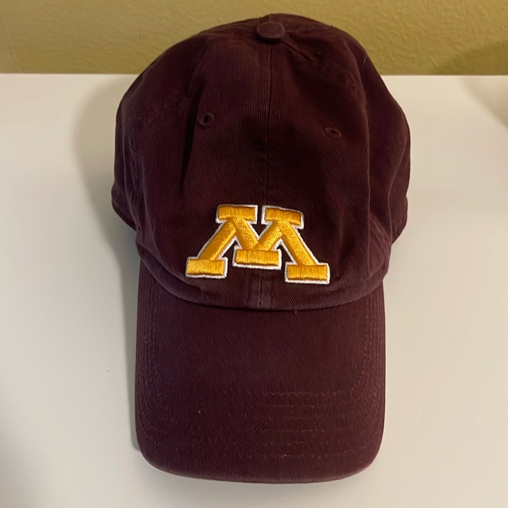 University of Minnesota Golden Gophers Franchise Fitted Hat Maroon Gold Small